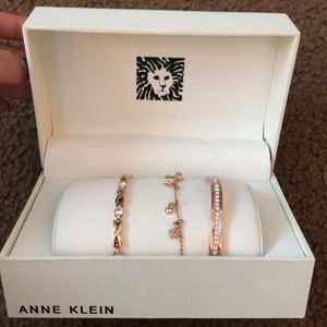 Anne Klein bracelet set